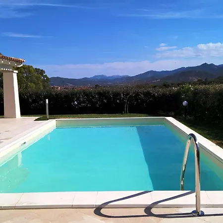 Vila With Private Pool For 10 People