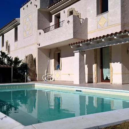 Βίλα With Private Pool For 10 People