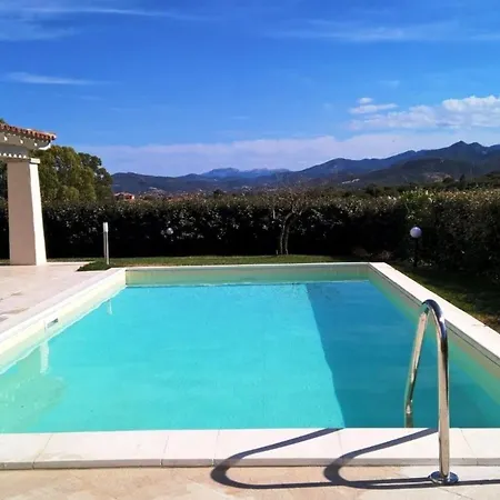 Villa With Private Pool For 10 People *
