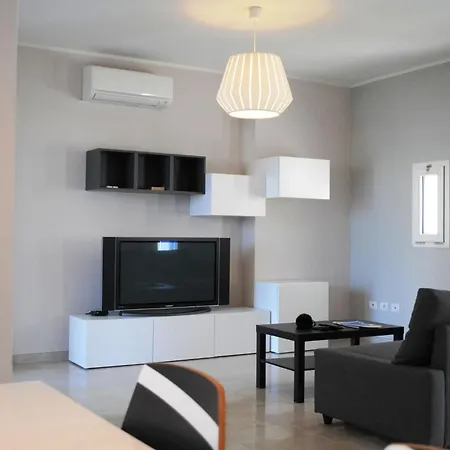 Villa With Private Pool For 10 People *